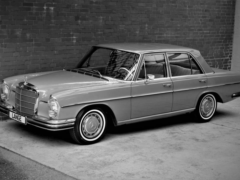 Image 33/96 de Mercedes-Benz 280 SE (1968)