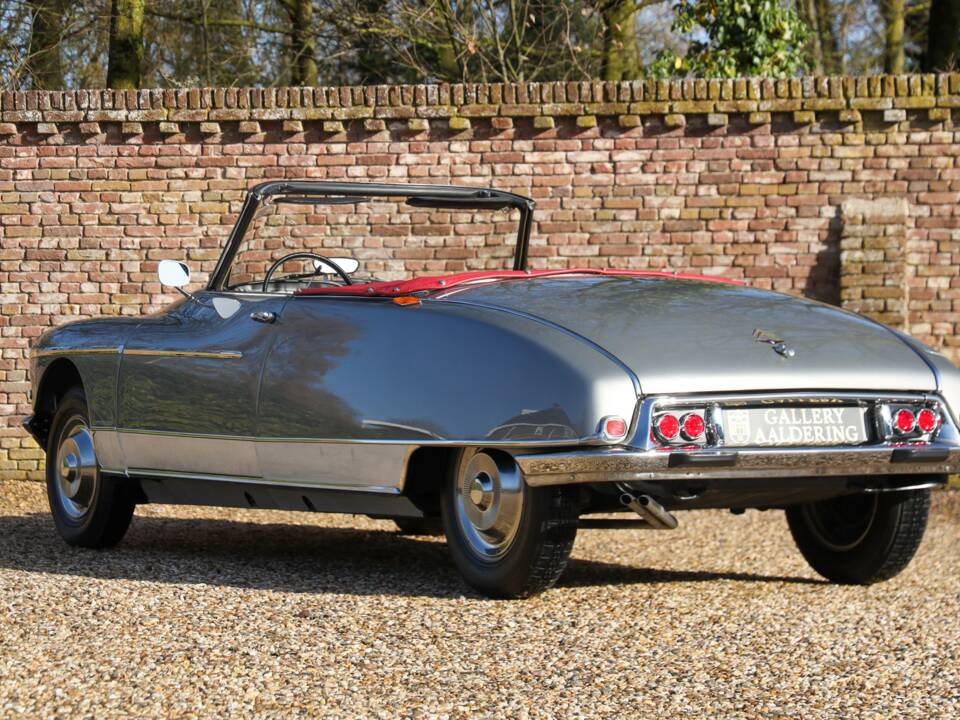 Image 2/50 of Citroën DS 21 Chapron (1963)