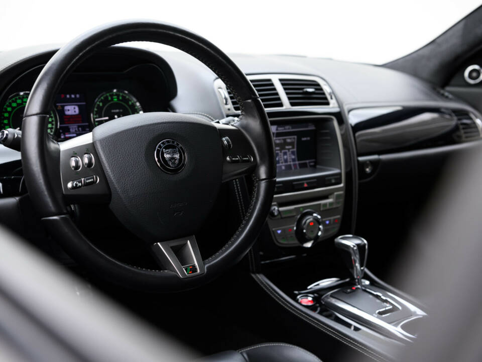 Image 12/37 of Jaguar XKR (2008)