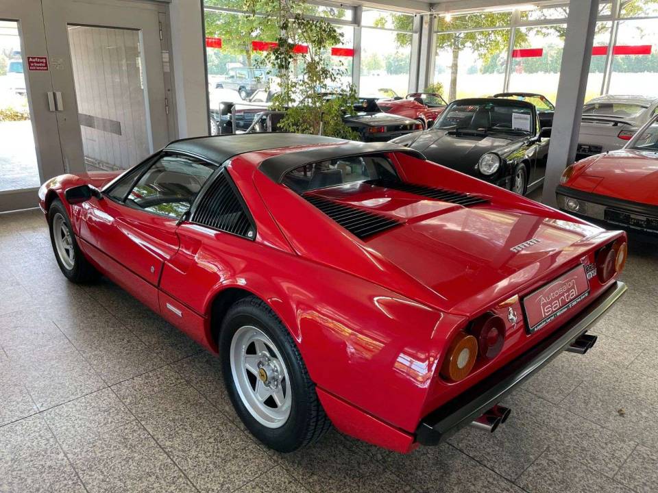 Image 6/20 de Ferrari 308 GTSi (1982)