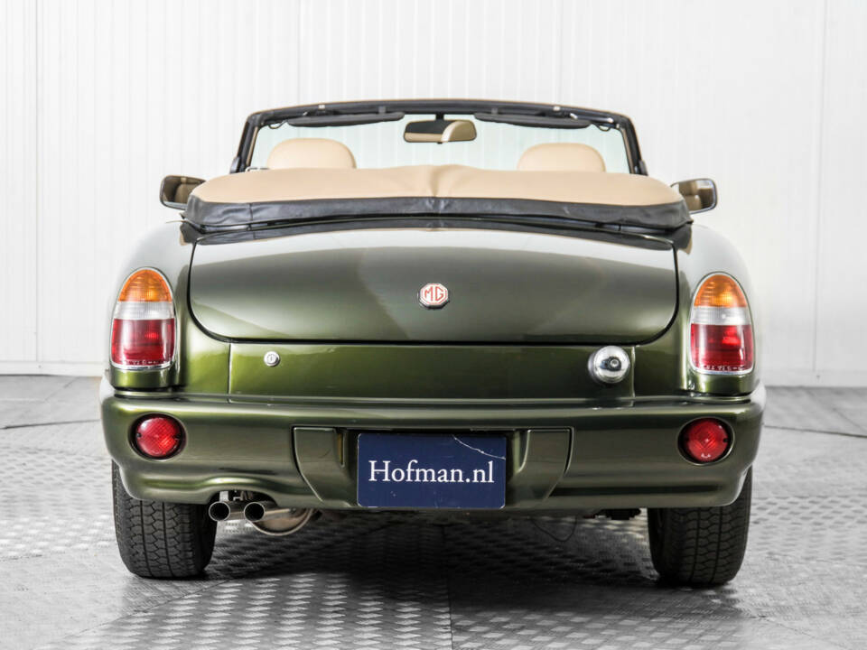 Image 13/50 of MG RV8 (1991)