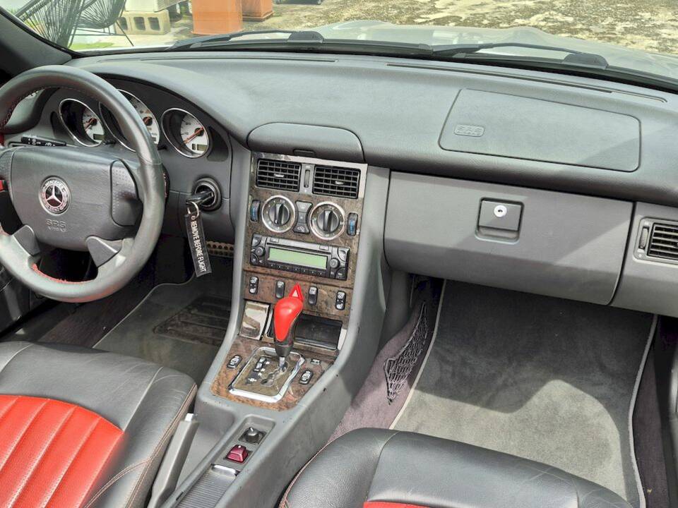 Afbeelding 35/63 van Mercedes-Benz SLK 32 AMG (2001)