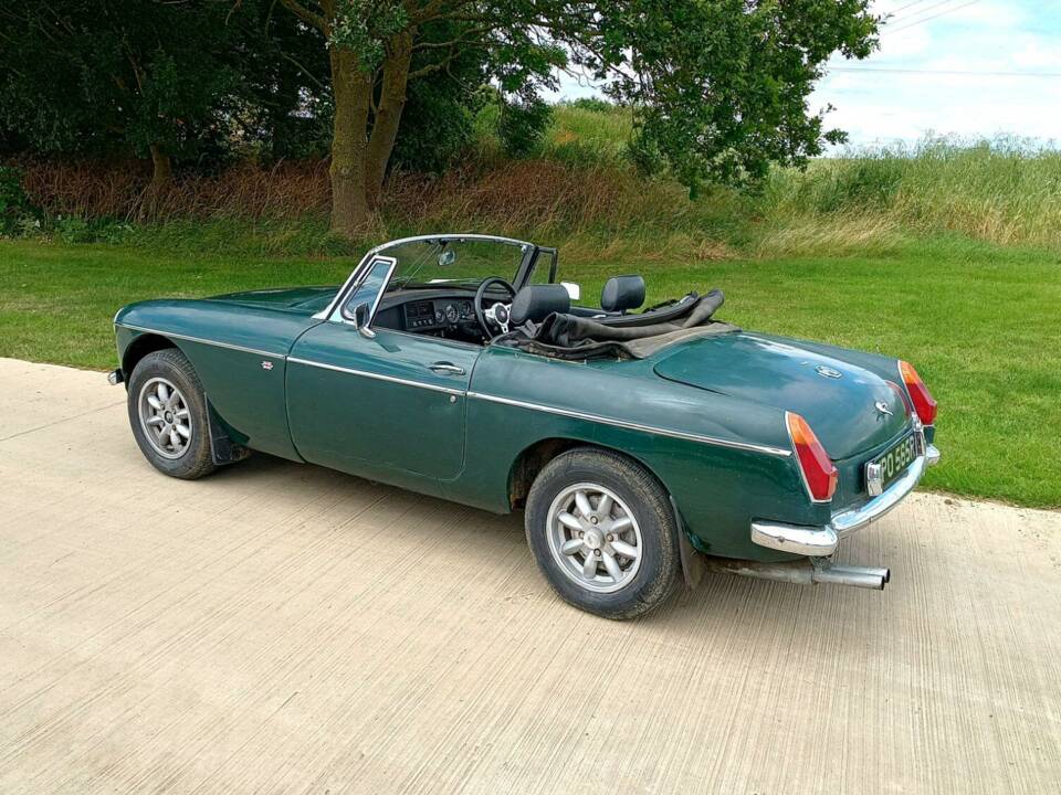 Image 2/21 of MG MGB (1977)