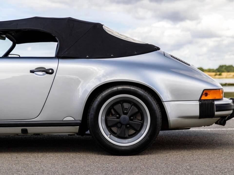 Image 8/132 of Porsche 911 Speedster 3.2 (1989)