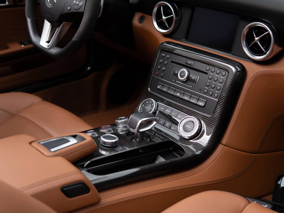 Image 27/45 of Mercedes-Benz SLS AMG Roadster (2012)