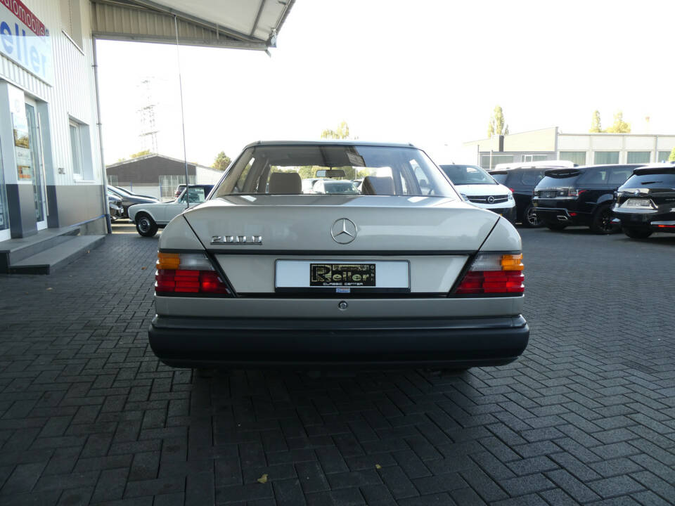 Bild 5/24 von Mercedes-Benz 200 D (1988)