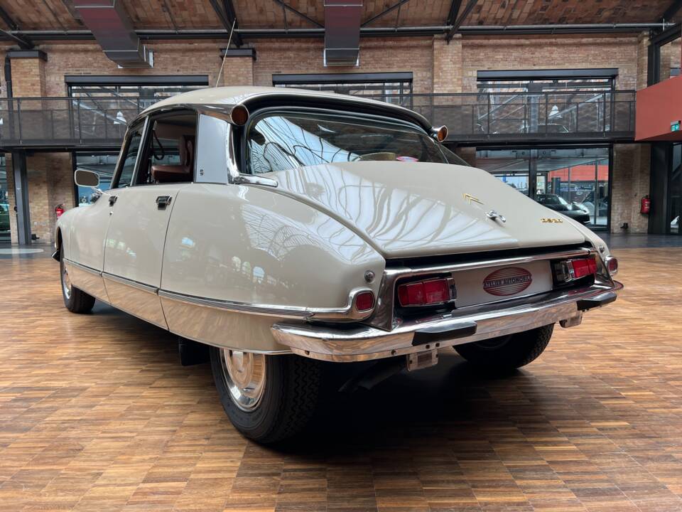 Image 15/25 of Citroën DS 20 Pallas (1972)
