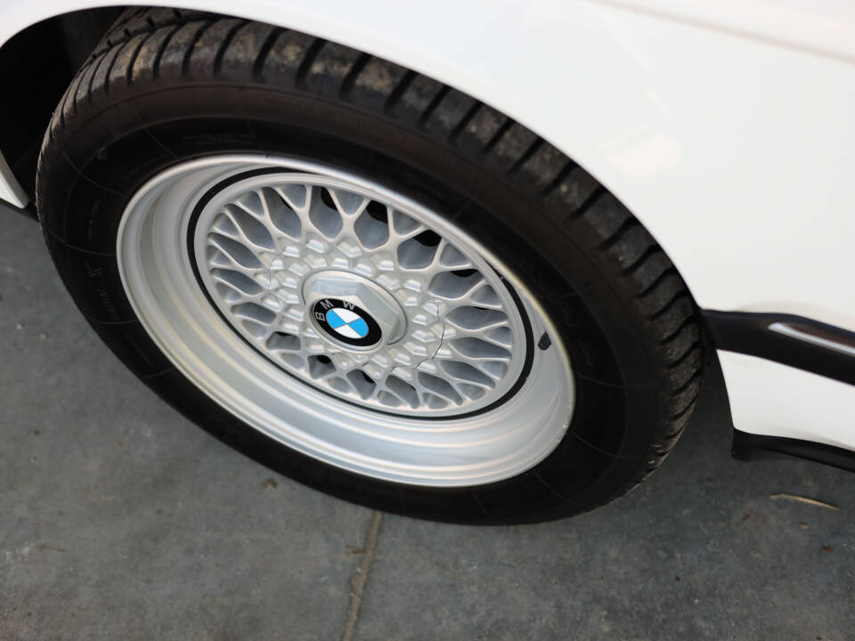 Bild 57/70 von BMW 735i (1991)