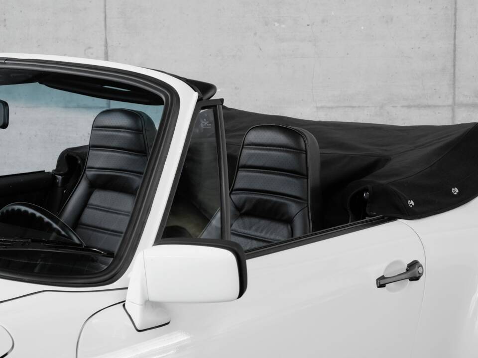 Image 20/46 de Porsche 911 Carrera 3.2 (1984)