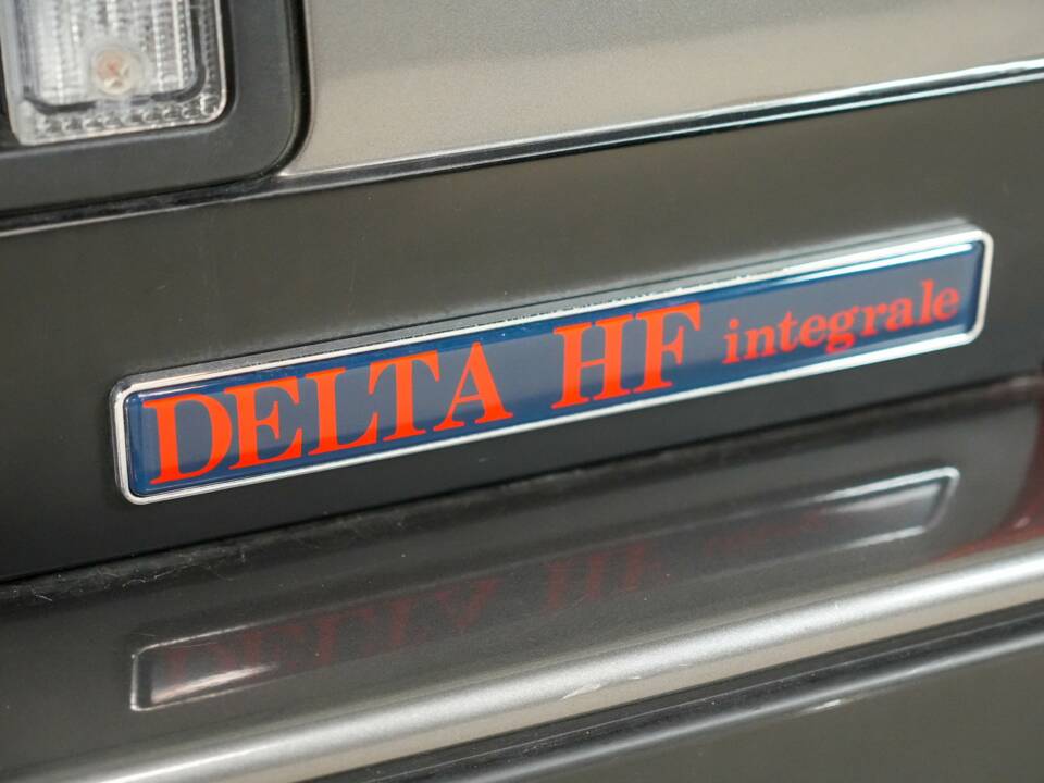 Image 38/46 of Lancia Delta HF Integrale (1988)