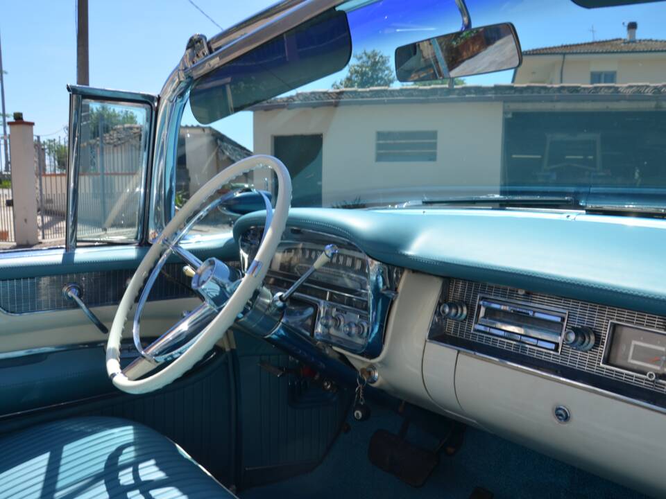 Bild 24/32 von Cadillac Eldorado Biarritz (1956)