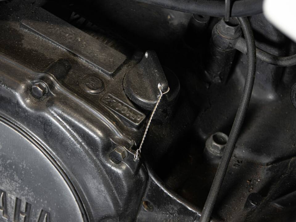 Image 33/50 of Yamaha FZ 750 (1986)