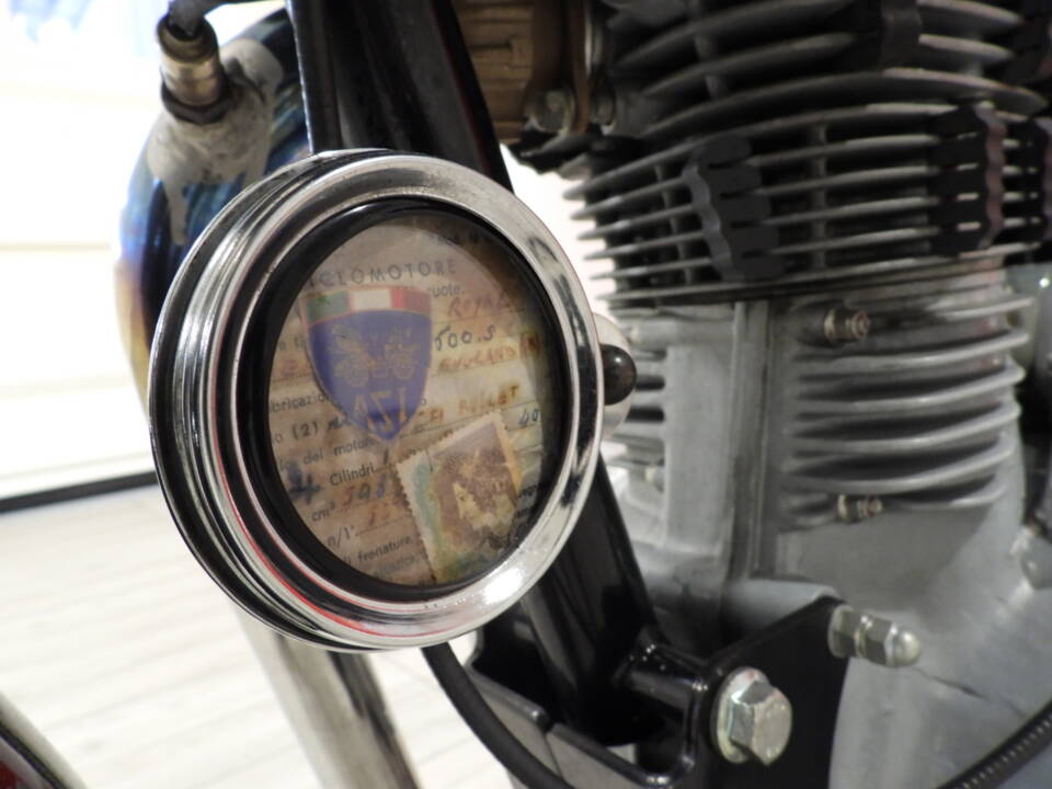 Bild 12/14 von Royal Enfield DUMMY (2012)