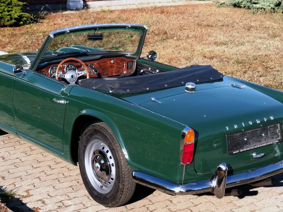 Image 4/10 of Triumph TR 4 (1965)