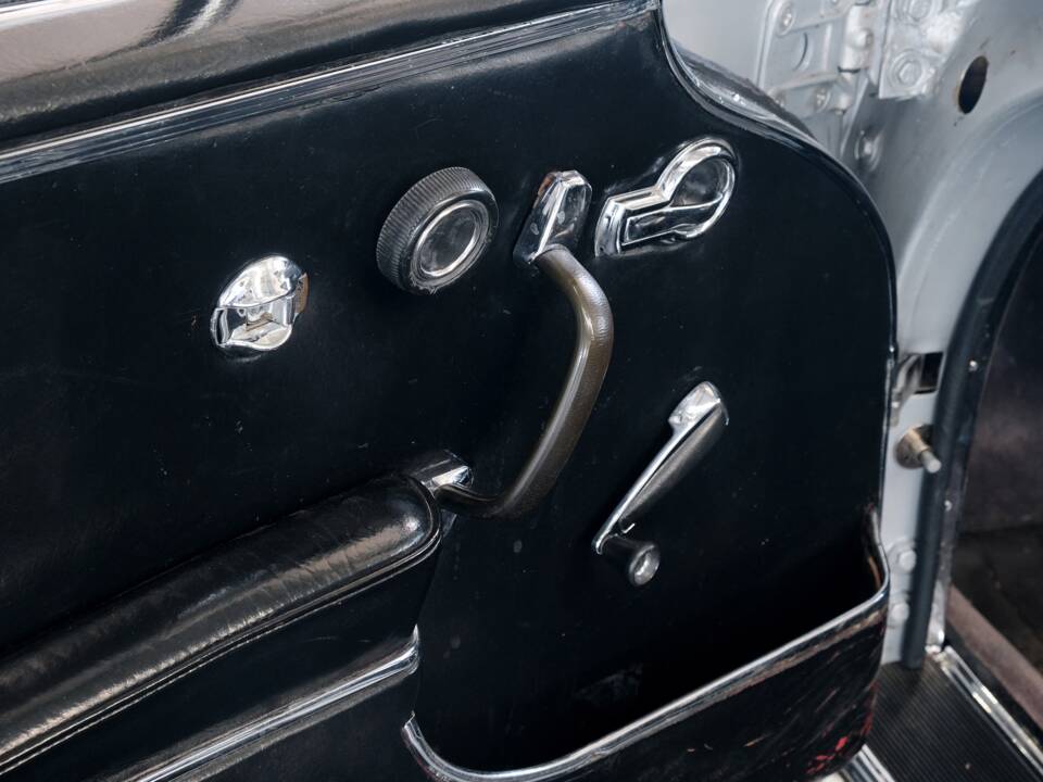 Image 47/49 of Mercedes-Benz 220 SE b (1962)