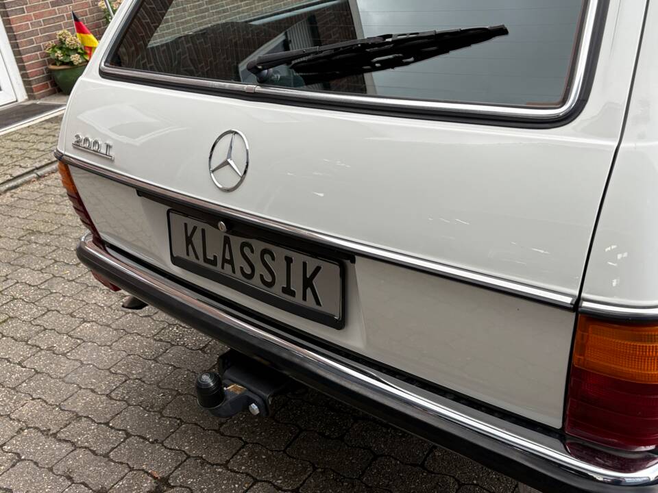 Image 56/66 of Mercedes-Benz 200 T (1984)