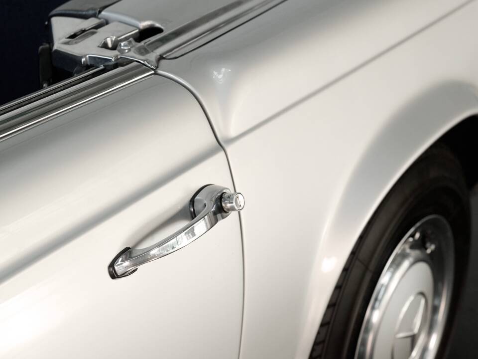 Image 8/50 de Mercedes-Benz 280 SL (1970)