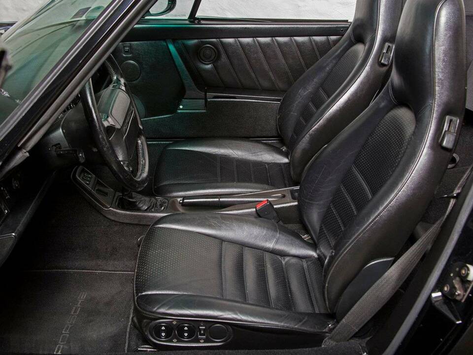 Bild 23/38 von Porsche 911 Carrera 2 (1992)