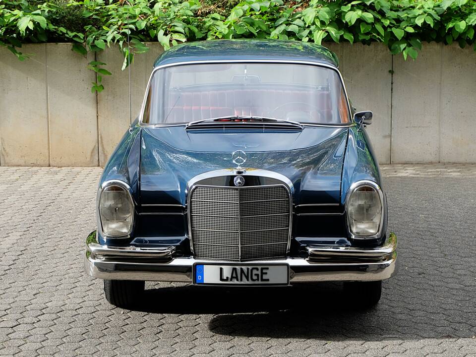 Image 7/76 de Mercedes-Benz 220 S b (1963)