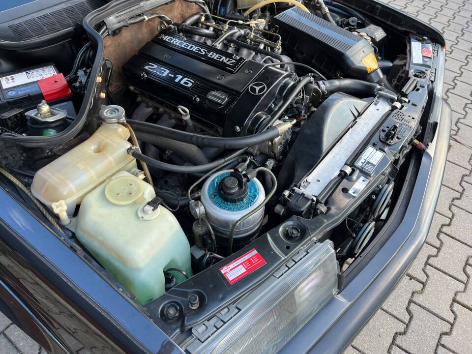 Image 11/21 of Mercedes-Benz 190 E 2.3-16 (1987)