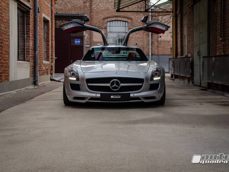 Afbeelding 6/18 van Mercedes-Benz SLS AMG (2011)