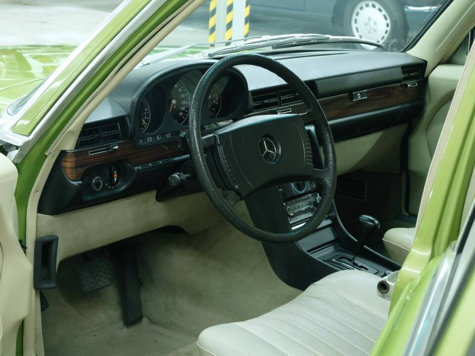 Image 24/50 de Mercedes-Benz 450 SEL 6,9 (1976)