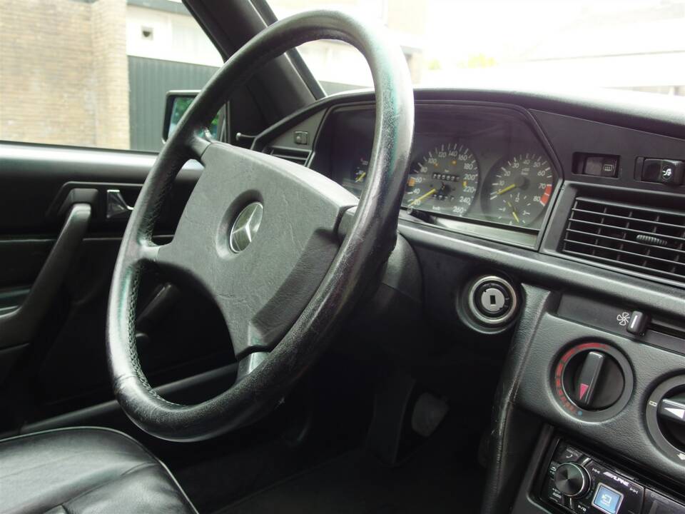 Immagine 47/98 di Mercedes-Benz 190 E 2.3-16 (1985)