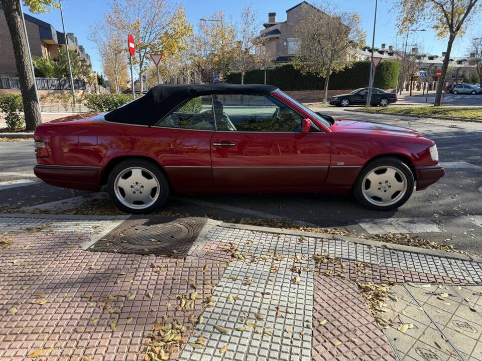 Bild 5/8 von Mercedes-Benz E 220 (1994)