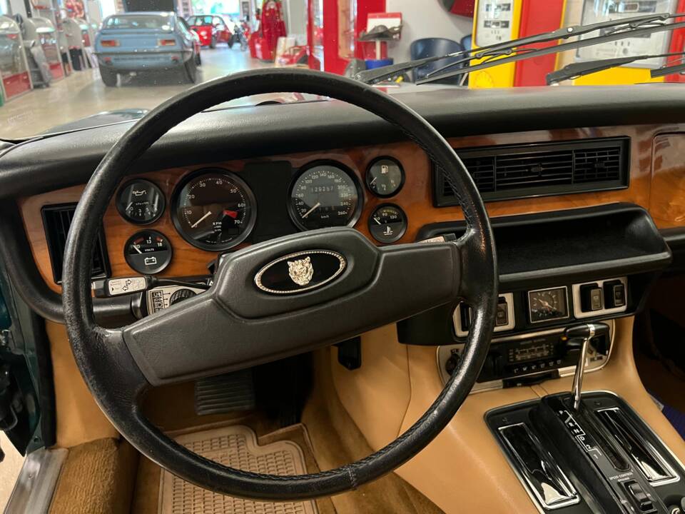 Bild 8/24 von Jaguar Sovereign H.E. V12 (1983)