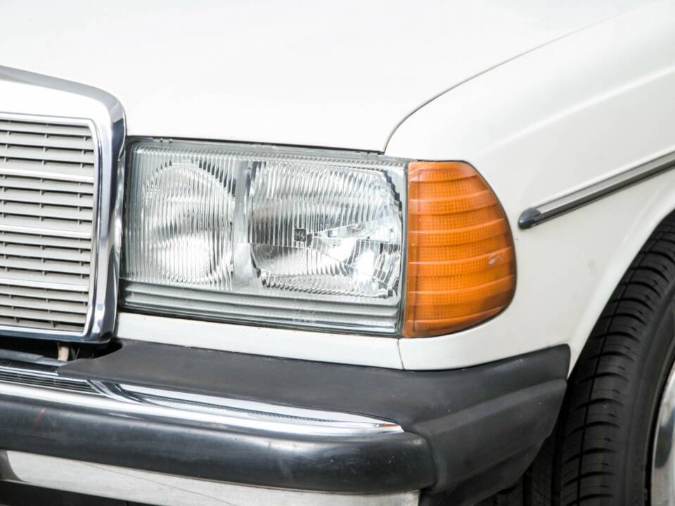 Bild 22/50 von Mercedes-Benz 300 D (1983)