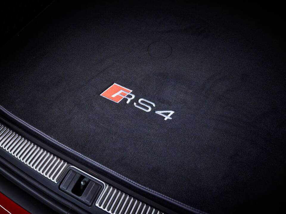 Image 40/95 of Audi RS4 Avant (2006)