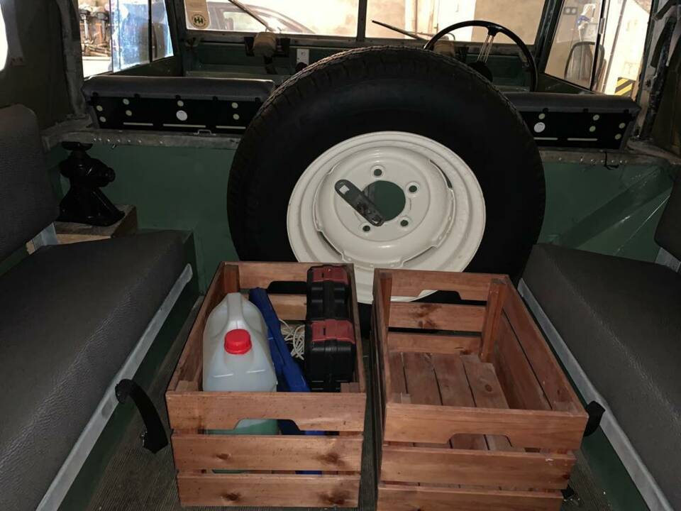 Image 15/17 of Land Rover 88 (1960)