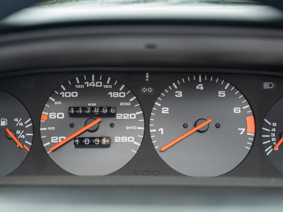Image 33/42 de Porsche 944 S2 (1991)