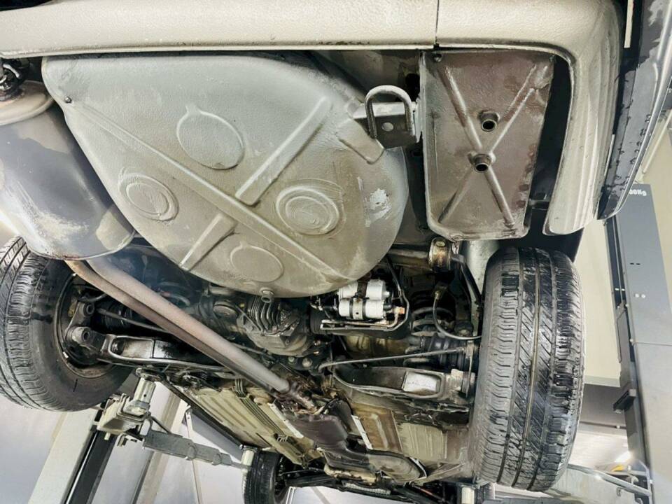 Image 26/36 of Mercedes-Benz 560 SL (1986)