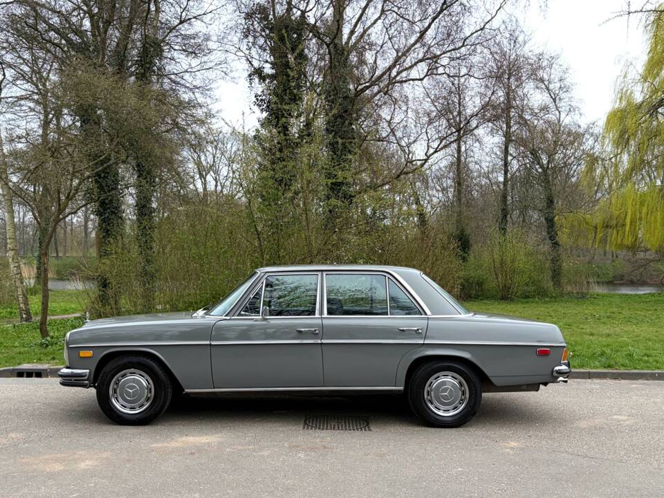 Bild 9/12 von Mercedes-Benz 250 (1971)