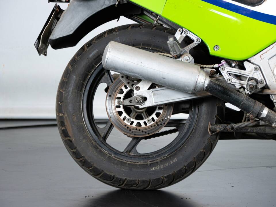 Image 32/36 of Kawasaki GPZ 600 R (1985)