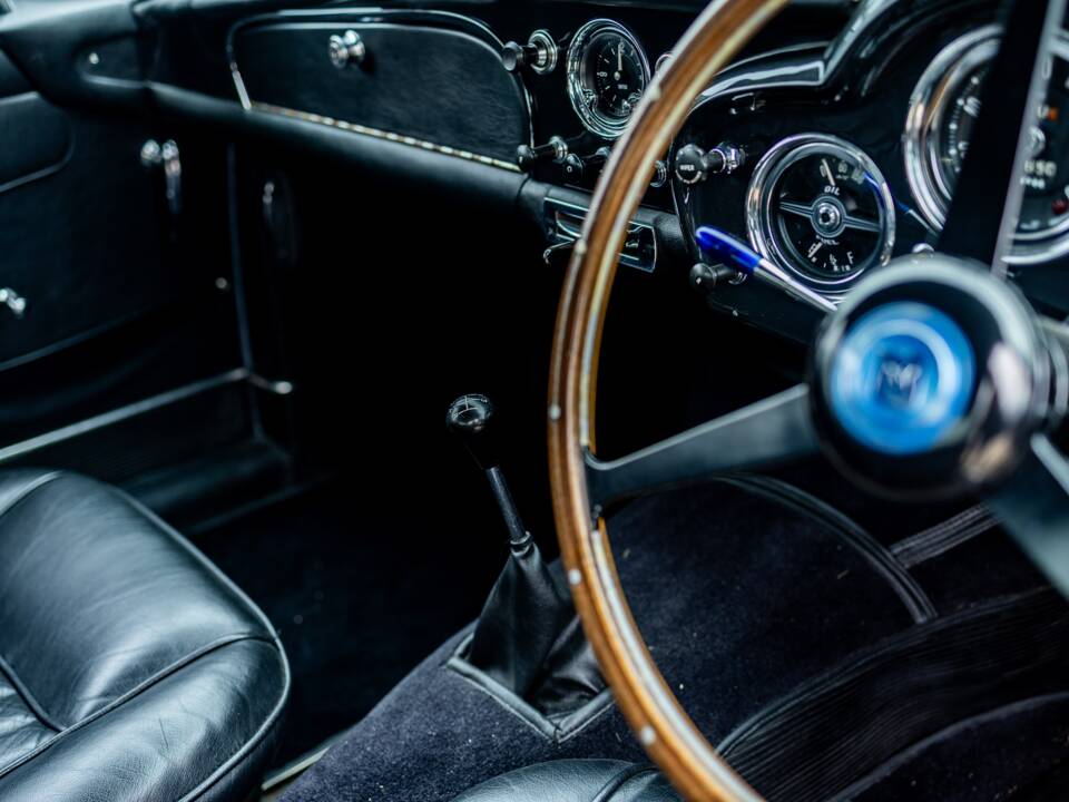 Image 35/50 de Aston Martin DB 4 (1960)