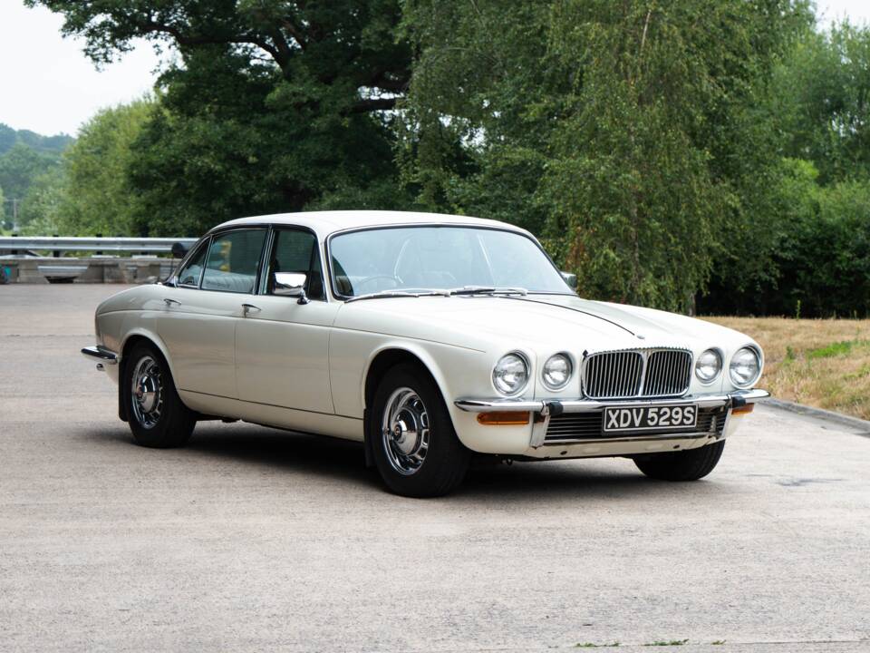 Immagine 6/50 di Daimler Sovereign 4.2 (1978)