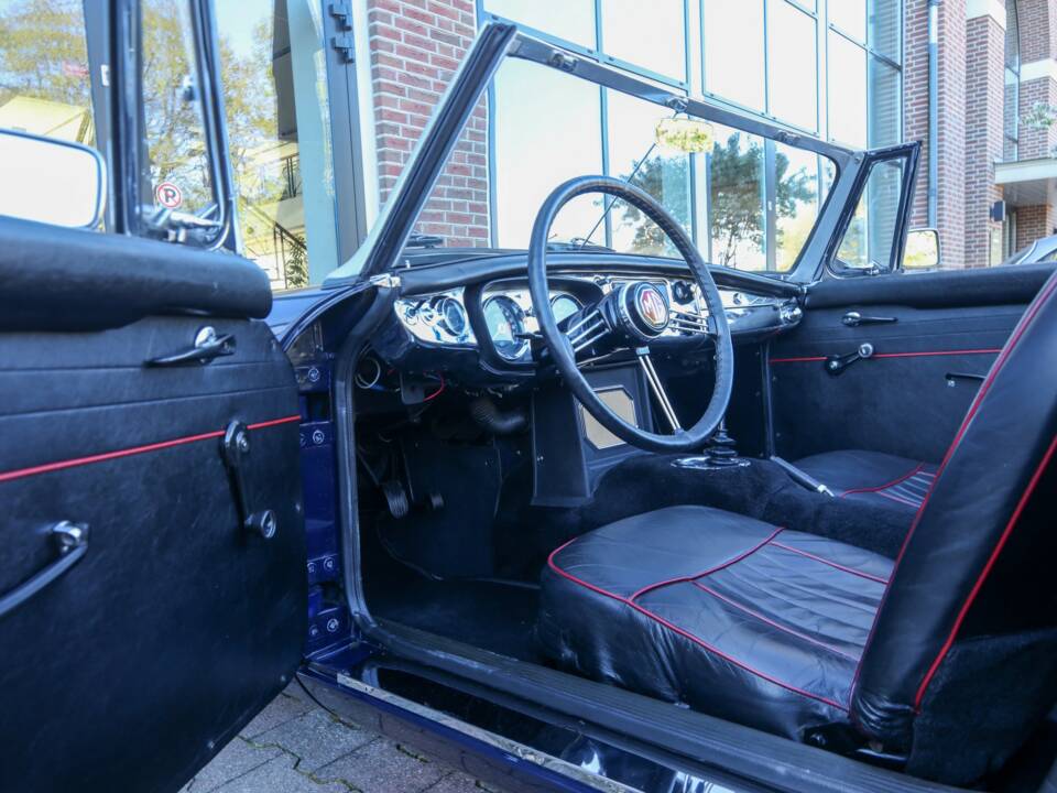 Image 18/50 de MG MGB (1966)