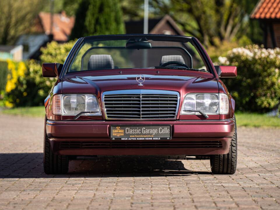 Bild 7/42 von Mercedes-Benz E 200 (1997)
