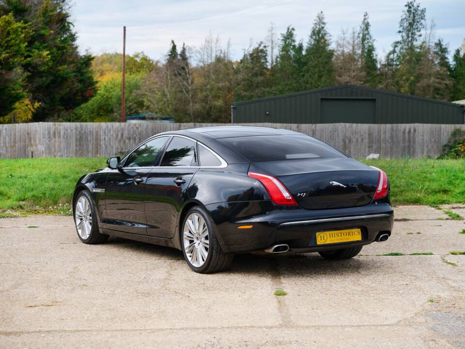 Bild 28/50 von Jaguar XJ 5.0 (2011)