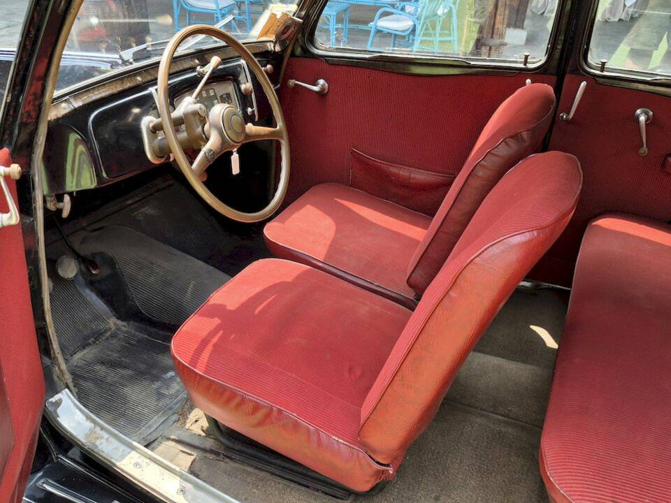 Image 18/47 of FIAT 1100 E (1952)