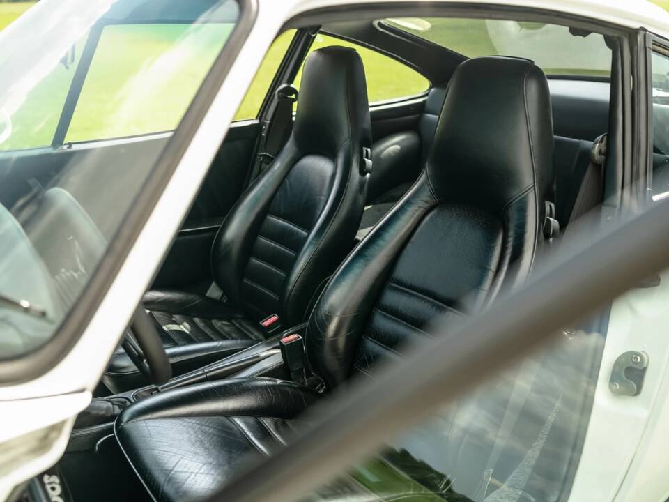 Image 6/8 of Porsche 911 Carrera 4 (1989)
