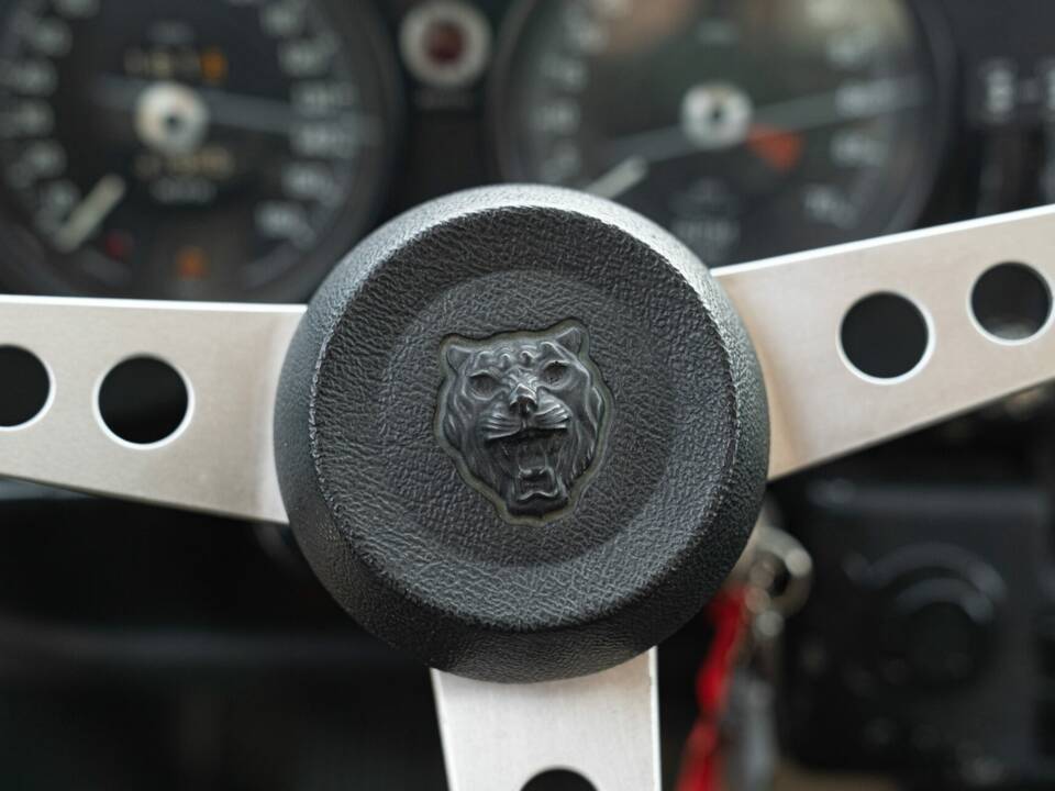 Bild 41/50 von Jaguar E-Type V12 (2+2) (1971)