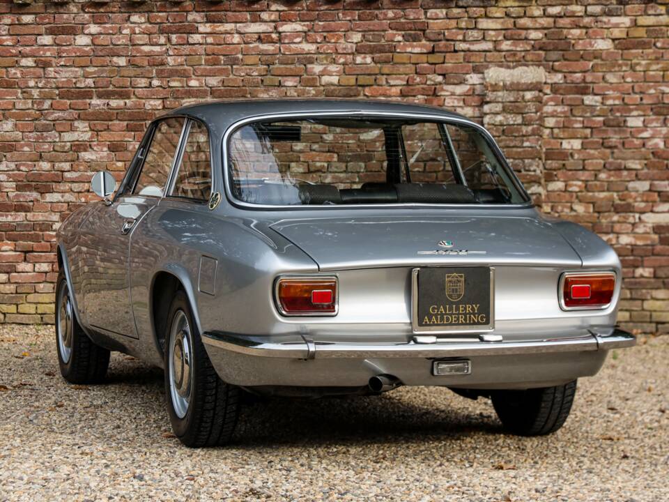 Afbeelding 2/50 van Alfa Romeo 1750 GT Veloce (1969)
