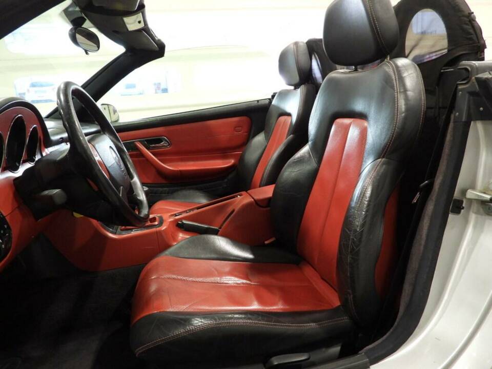 Image 3/10 of Mercedes-Benz SLK 200 (1998)