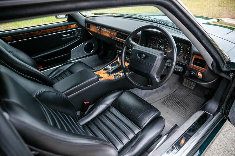 Image 2/45 de Jaguar XJRS 6.0 (1993)