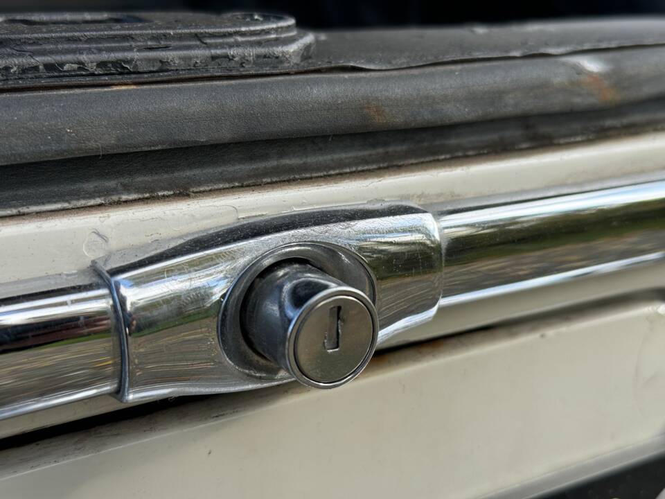 Image 116/132 of Mercedes-Benz 220 SE b (1963)
