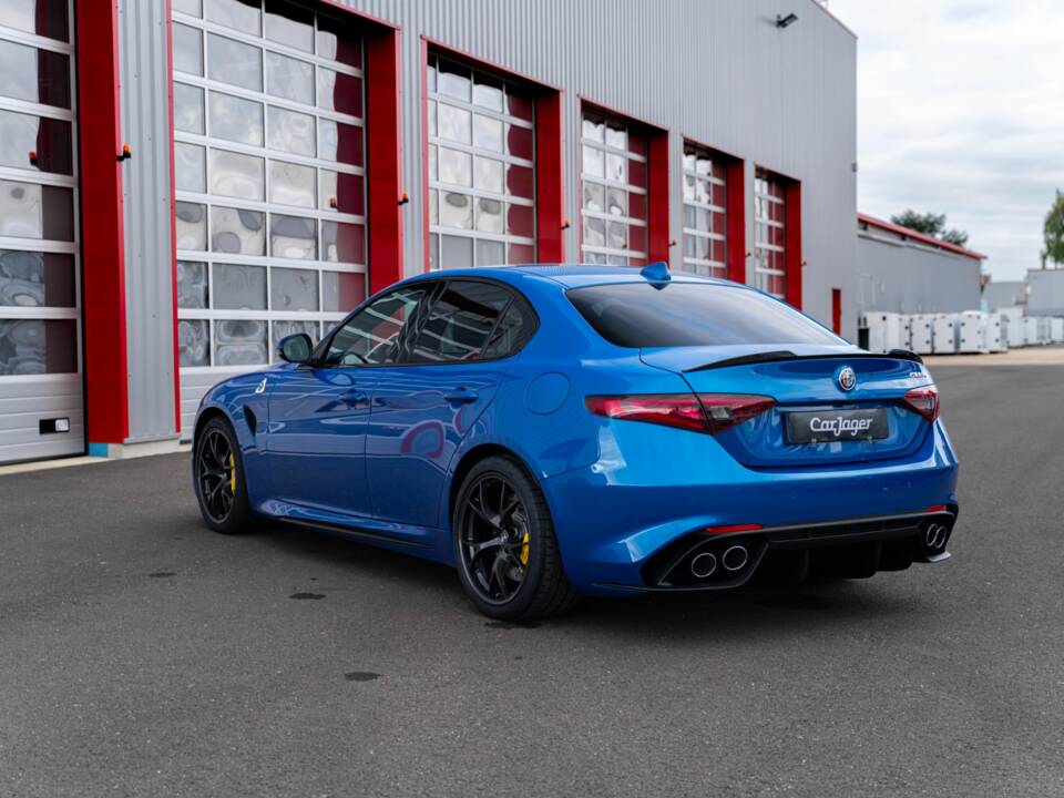 Bild 2/10 von Alfa Romeo Giulia Quadrifoglio (2019)