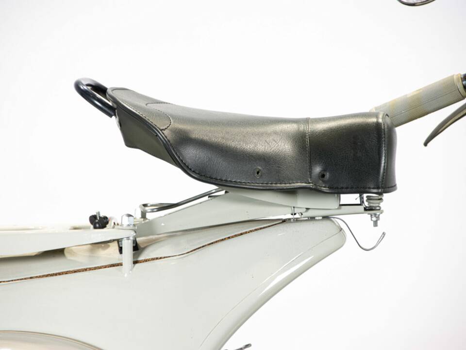 Afbeelding 38/50 van Piaggio Vespa 150 "Struzzo" VL (1956)